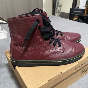 Nice boots 🥾!!! Good condition